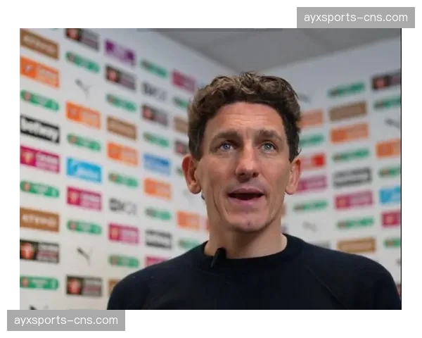 即时：布伦特福德球员因危险动作被直接红牌罚下，球队少一人作战。