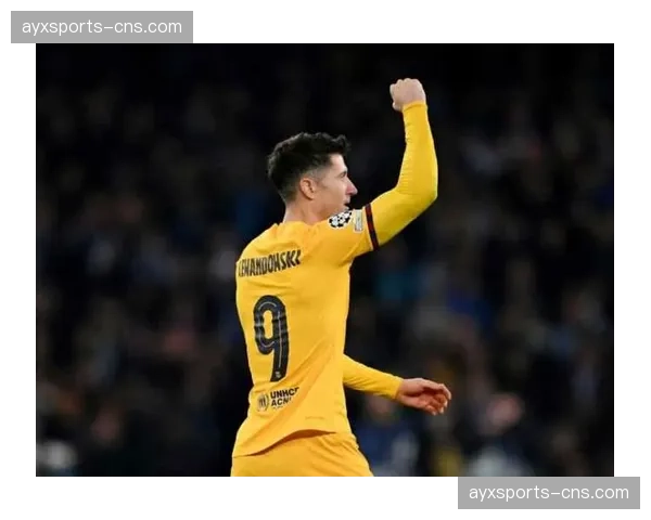 即时:巴萨获得点球,莱万多夫斯基主罚命中扳平比分 即时:巴萨获得点球,莱万多夫斯基主罚命中扳平比分